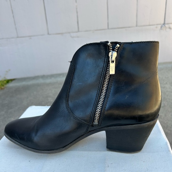 Frye Jennifer ankle bootie, black leather, size 9 - Picture 3 of 5
